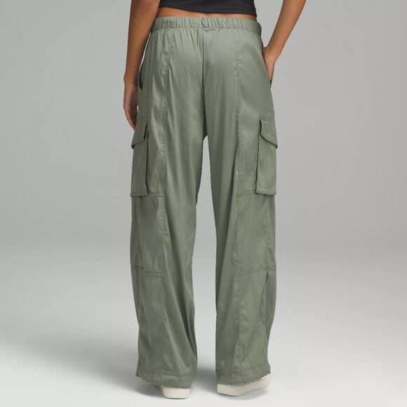 lululemon Grey Eucalyptus Lightweight Adjustable Mid-Rise Cargo Pant size XS - Picture 2 of 16